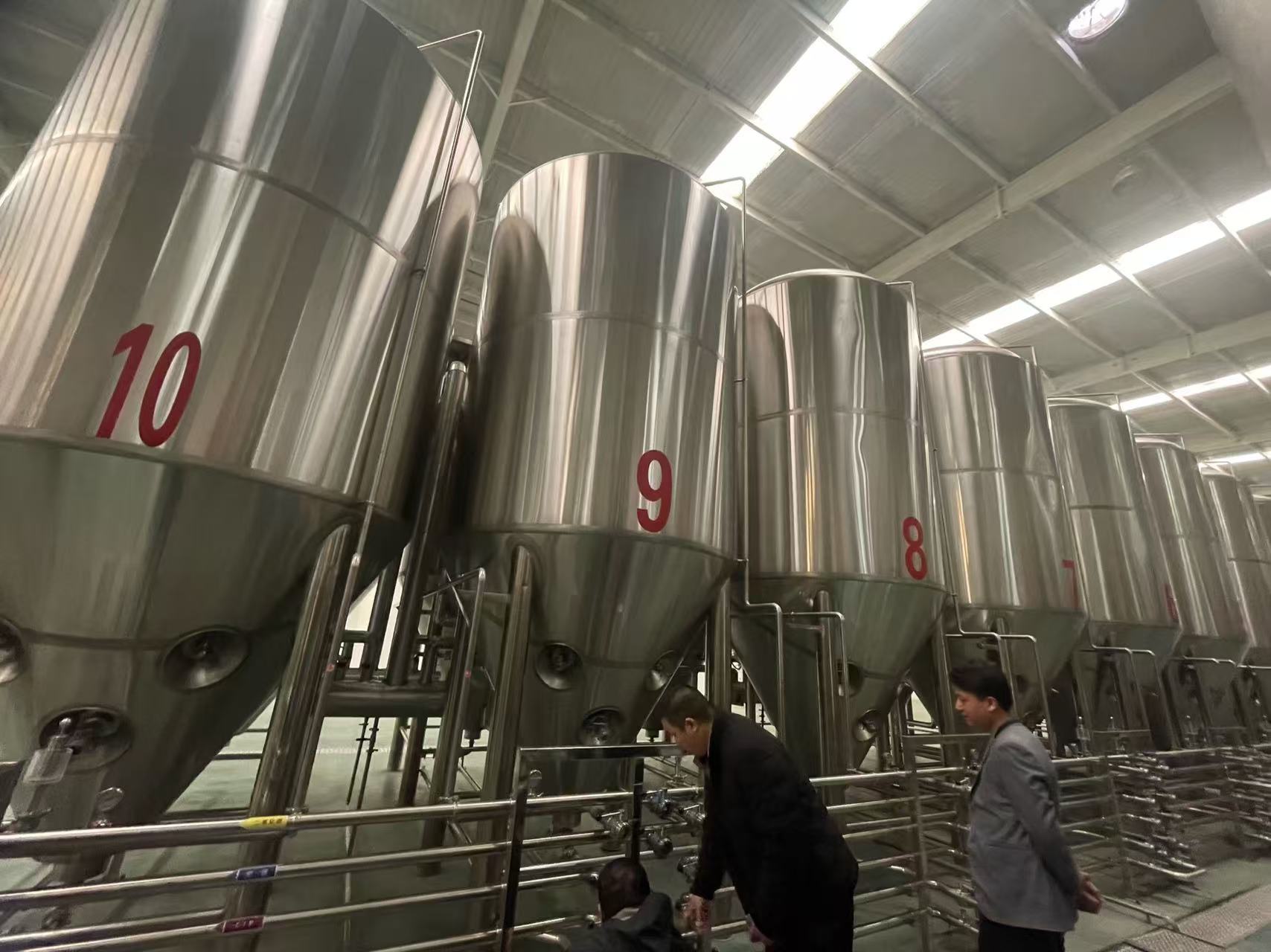 沈丘精酿啤酒设备厂—平面布置、设备设计、制造、调试、培训等一条龙服务